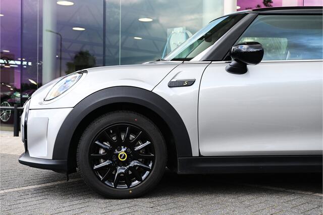 Mini Electric Hatchback / Sportstoelen / Comfort Access / Achteruitrijcamera / Stoelverwarming / 16" LM Victory Spoke zwart