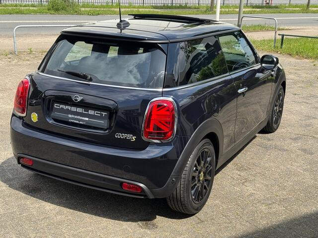 Mini Electric Cooper SE Yours | LEDER | PANORAMADAK | CAMERA | CLIMAAT CONTROL