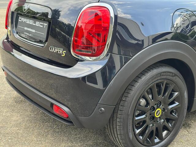 Mini Electric Cooper SE Yours | LEDER | PANORAMADAK | CAMERA | CLIMAAT CONTROL