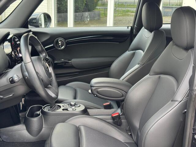 Mini Electric Cooper SE Yours | LEDER | PANORAMADAK | CAMERA | CLIMAAT CONTROL