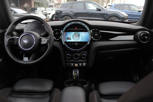 Mini Electric MINI Yours 33 kWh / Panoramadak / Leder / Keyless / 17'' / CarPlay / Navigatie / Stuur+Stoelverwarming / Cruise Control / LED Koplampen