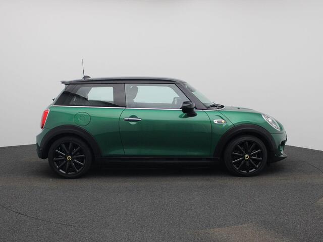 Mini Electric Charged 33 kWh 184PK | Harman Kardon Audio | Head-Up Display | *Britisch Racing Green* | Stoelverwarming | Lederen Bekleding | Zwarte Lichtmetalen Velgen | Apple CarPlay & Android Auto