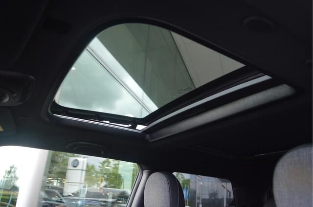 Mini Electric Classic / Panoramadak / Sportstoelen / Achteruitrijcamera / Cruise Control / LED / 16" LM Victory Spoke zwart