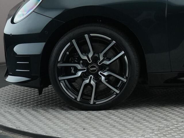 Mini Electric Cooper SE John Cooper Works 54.2 kWh | Pakket L | Harman Kardon | 360 graden camera | Stoelverwarming | Panoramdak |