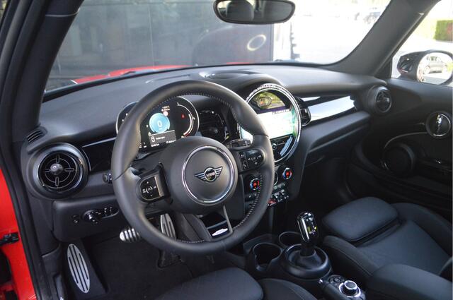 Mini John Cooper Works Hatchback JCW Automaat / Panoramadak / Sportstoelen / Adaptief onderstel / Multifunctioneel stuurwiel / LED / Cruise Control / Navigatie