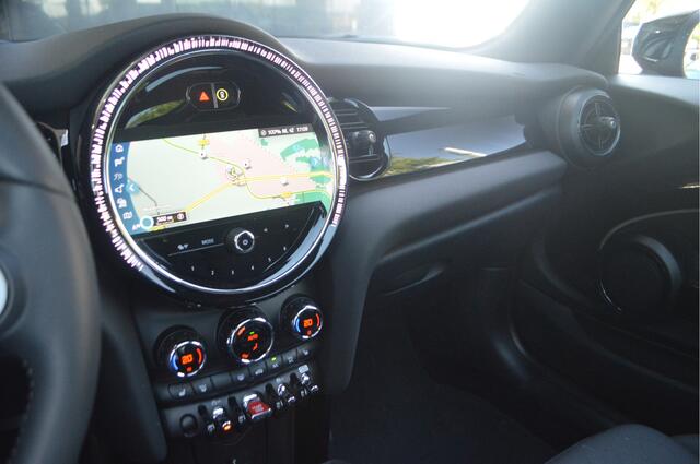 Mini John Cooper Works Hatchback JCW Automaat / Panoramadak / Sportstoelen / Adaptief onderstel / Multifunctioneel stuurwiel / LED / Cruise Control / Navigatie
