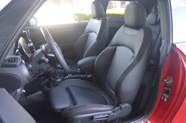 Mini John Cooper Works Hatchback JCW Automaat / Panoramadak / Sportstoelen / Adaptief onderstel / Multifunctioneel stuurwiel / LED / Cruise Control / Navigatie