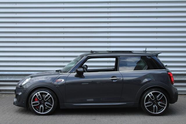 Mini John Cooper Works 2.0 232pk JCW Chili AUTOMAAT NL-Auto NAP 44dkm Clima Cruise Navi Camera Panoramadak HUD LMV