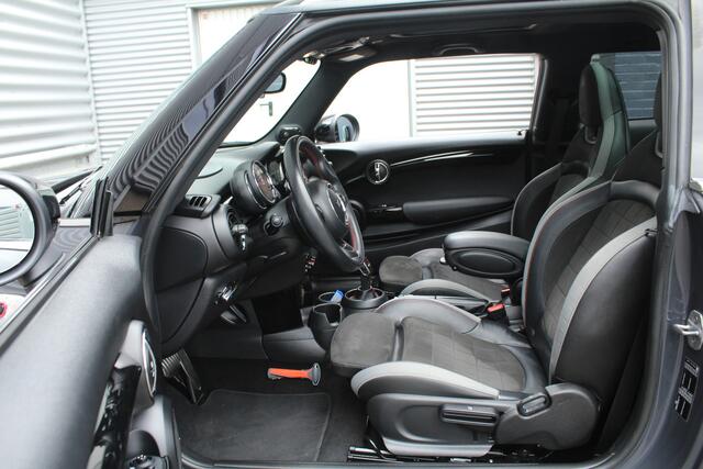 Mini John Cooper Works 2.0 232pk JCW Chili AUTOMAAT NL-Auto NAP 44dkm Clima Cruise Navi Camera Panoramadak HUD LMV