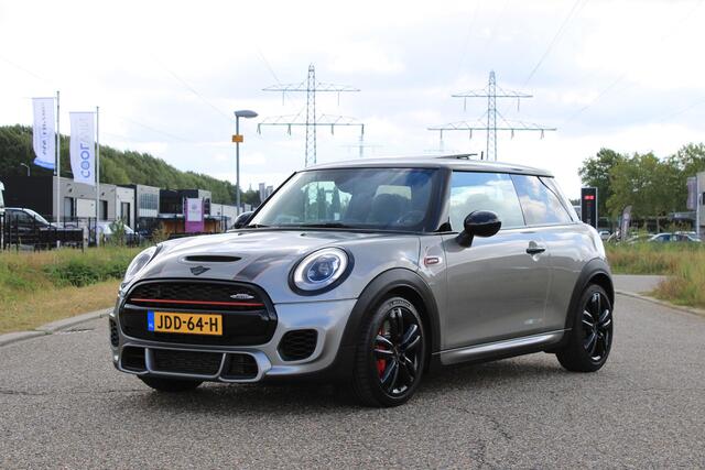 Mini John Cooper Works Mini 2.0 Chili Melting Silver | 231 PK | Pano | Yours Leder | Comfort Access | Camera | Black Trim | Union Jack | Dealer Onderhouden | LED
