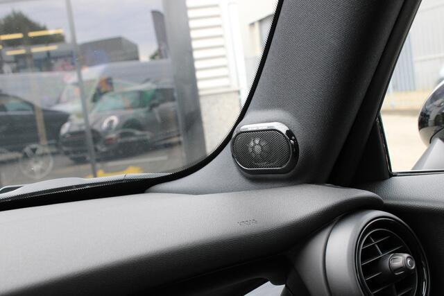 Mini John Cooper Works Mini 2.0 Chili Melting Silver | 231 PK | Pano | Yours Leder | Comfort Access | Camera | Black Trim | Union Jack | Dealer Onderhouden | LED