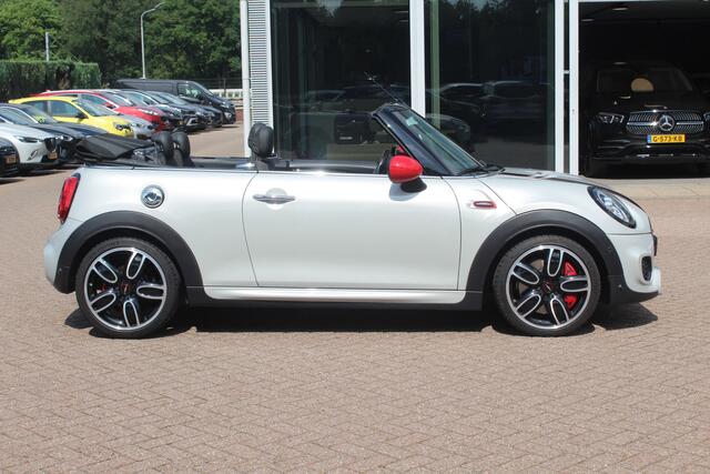 Mini John Cooper Works Mini Cabrio 2.0 Chili / Full options / Camera / JCW Package / Head-up display / DAB / Harman Kardon