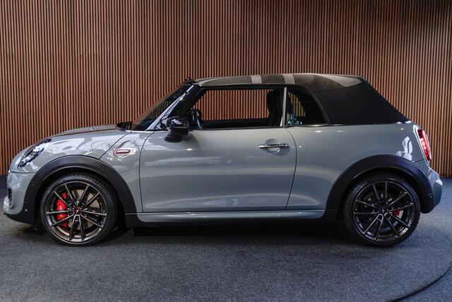 Mini John Cooper Works Mini Cabrio 2.0 232pk HUD Navi Leer Camera Harman K. PDC Carplay Keyless Go & Entry LM velgen Zwarte binnenhemel Stoelverwarming Sportstoelen LED BTW auto!
