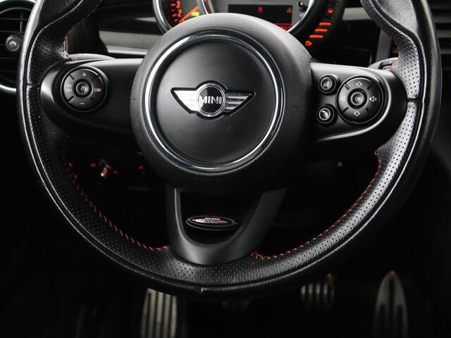 Mini John Cooper Works 1.5 Chili Serious Business | JCW Pack | Stoelverwarming | Head-Up | Sportstoelen | Harman/Kardon | Navigatie | Climate control | Full LED | Parkeerhulp | Cruise control | Half leder | Bluetooth