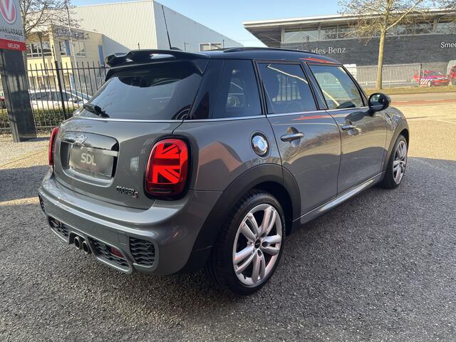 Mini John Cooper Works Mini 2.0 S JCW // SCHUIF-KANTELDAK // LEDER // HARMAN&KARDON AUDIO // STOELVERWARMING // KEYLESS // NAVI+CARPLAY // LED //