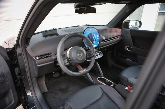 Mini John Cooper Works Mini Co E JCW M 40.7kWh | Pano | BTW | HUD | Sfeerverlichting |