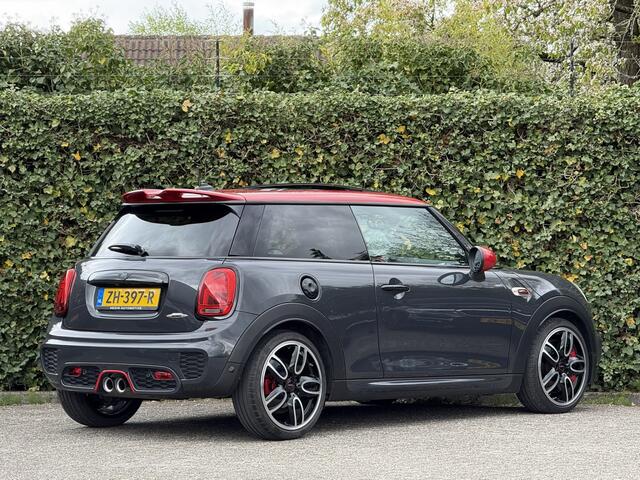 Mini John Cooper Works Mini 2.0 | Chili | 18'' | Panorama | Harman/Kardon | Getint Glas | Head-Up | Camera | Comfort Access