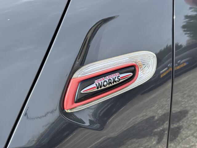 Mini John Cooper Works Mini 2.0 | Chili | 18'' | Panorama | Harman/Kardon | Getint Glas | Head-Up | Camera | Comfort Access