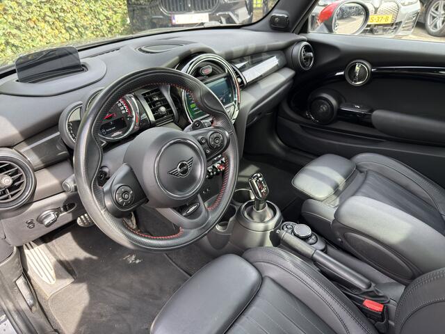 Mini John Cooper Works Mini 2.0 | Chili | 18'' | Panorama | Harman/Kardon | Getint Glas | Head-Up | Camera | Comfort Access