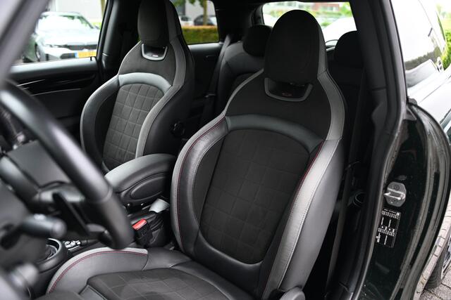 Mini John Cooper Works Hatchback Automaat / Sportstoelen / Comfort Access / Stoelverwarming / Adaptieve LED / Head-Up / Cruise Control