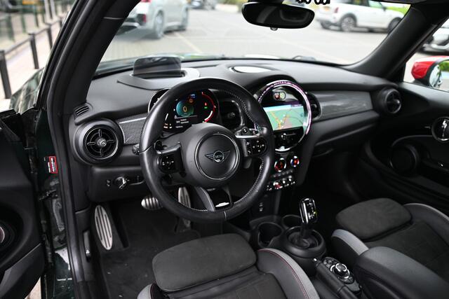 Mini John Cooper Works Hatchback Automaat / Sportstoelen / Comfort Access / Stoelverwarming / Adaptieve LED / Head-Up / Cruise Control