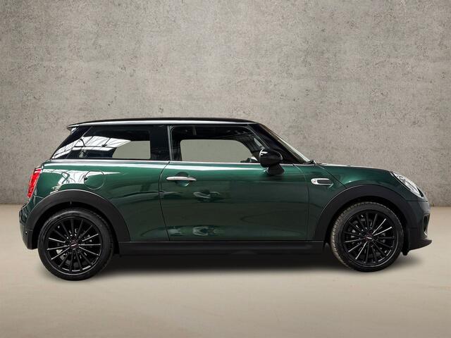 Mini John Cooper Works Mini 1.5 JCW Pack Automaat (PANORAMADAK, NAVIGATIE, CLIMATE, ZWART HEMEL, SPORTSTOELEN, PARKEERSENSOREN, CRUISE, NIEUWE APK, NIEUWSTAAT)