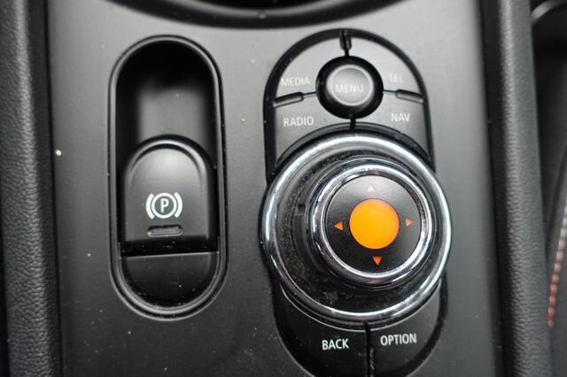 Mini MINI 1.5 COOPER SALT BNS. Navi Led Automaat