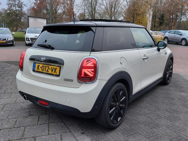 Mini MINI 1.5 136pk Cooper Chili | Navi | Apple Carplay+Android Auto | Clima | Cruise | Panorama Schuifdak | Lederen Bekleding | Led Koplampen | Keyless Entry | Pdc | Privacy Glass | 17''lm