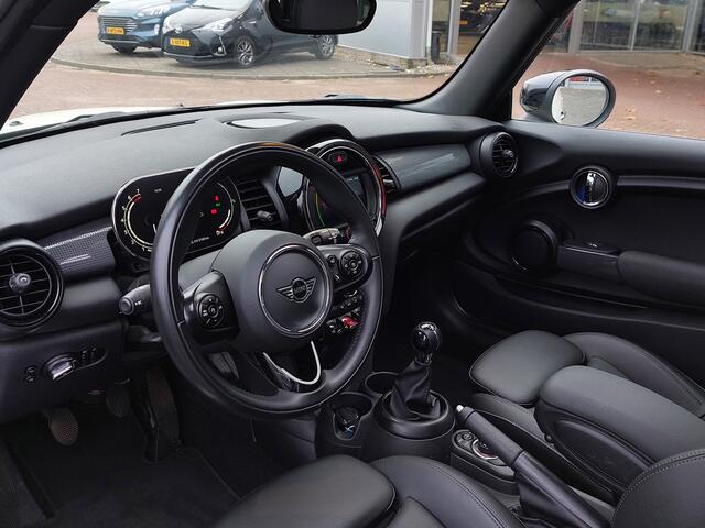 Mini MINI 1.5 136pk Cooper Chili | Navi | Apple Carplay+Android Auto | Clima | Cruise | Panorama Schuifdak | Lederen Bekleding | Led Koplampen | Keyless Entry | Pdc | Privacy Glass | 17''lm