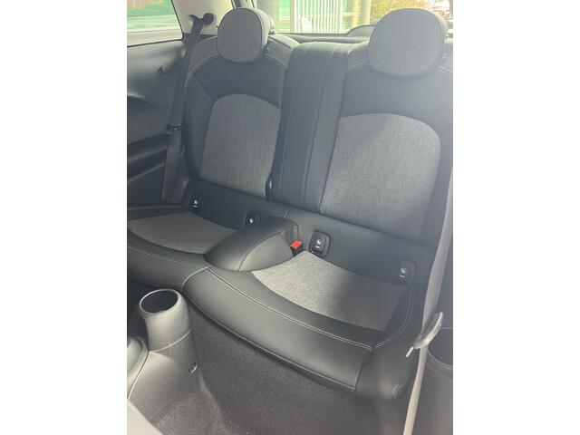 Mini ONE Mini 1.5 Pepper | AUTOMAAT | CRUISE CONTROL | STOELVERWARMING | LMV | CLIMATE CONTROL | PDC | LED | BLUETOOTH