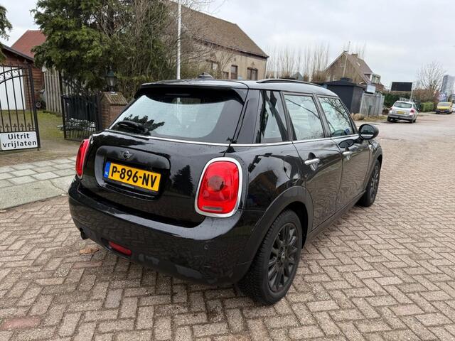 Mini ONE Mini 1.5 D NAVI PDC Chili Bns.