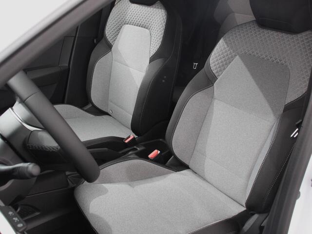 Mitsubishi COLT 1.6 HEV Automaat Intense DEMO Navigatie d.m.v. Apple Carplay/Android Auto Camera Climate Control Cruise Control Lichtmetalen velgen Extra Getint Glas Digitale Cockpit