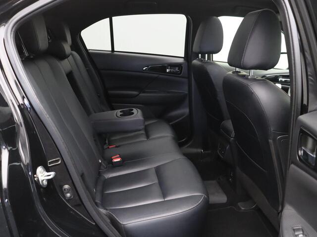 Mitsubishi ECLIPSE Cross 2.4 PHEV Instyle | Schuif/Kantel Dak | Stoelverwarming Voor en Achter | Achteruitrijcamera | | 1500kg Trekvermogen |