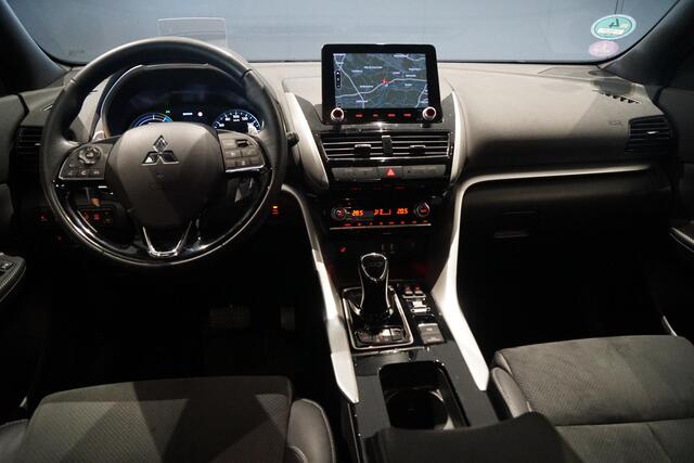 Mitsubishi ECLIPSE Cross 2.4 PHEV First Edition + HEAD-UP / 360 CAMERA /