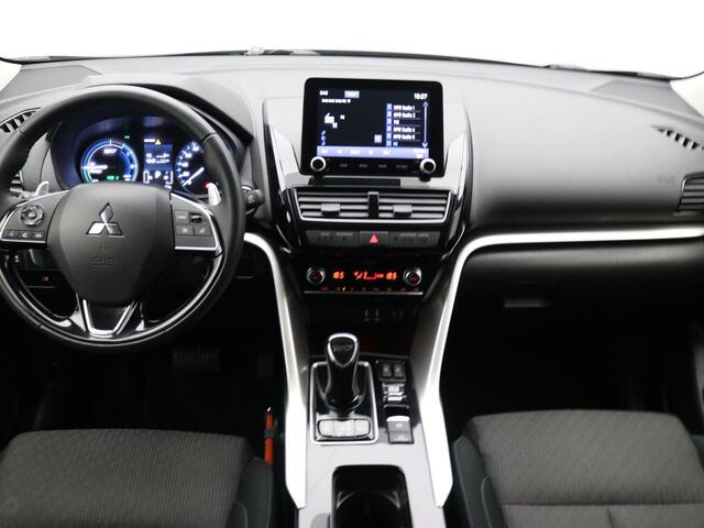 Mitsubishi ECLIPSE Cross 2.4 PHEV Intense / Navigatie middels Apple Carplay & Android Auto / Cruise Control / Airco Climat Control / NL Auto / 1ste Eigenaar / Historie aanwezig / 8 Jaar Fabrieks Garantie /