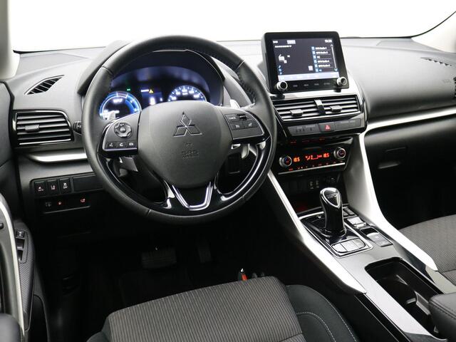 Mitsubishi ECLIPSE Cross 2.4 PHEV Intense / Navigatie middels Apple Carplay & Android Auto / Cruise Control / Airco Climat Control / NL Auto / 1ste Eigenaar / Historie aanwezig / 8 Jaar Fabrieks Garantie /