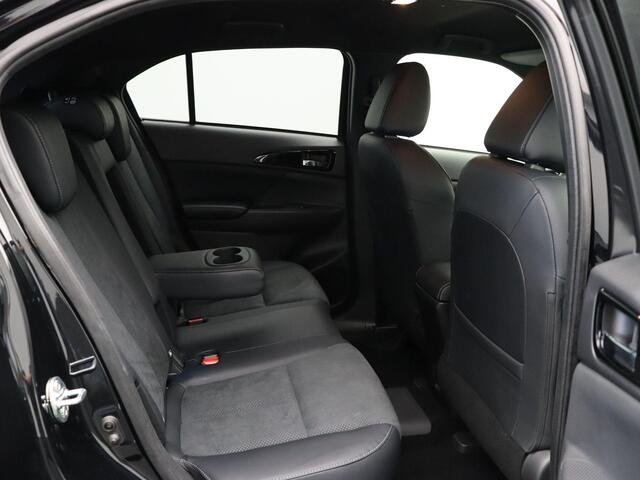 Mitsubishi ECLIPSE Cross 2.4 PHEV Business Intense+ | Stoelverwarming | 1500kg geremd | Achteruitrijcamera |