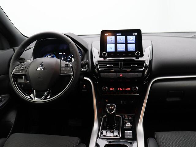 Mitsubishi ECLIPSE Cross 2.4 PHEV Black Edition | Stoelverwarming voor & achter | Achteruitrijcamera | Adatpief cruise control | Apple Carplay/Android Auto |