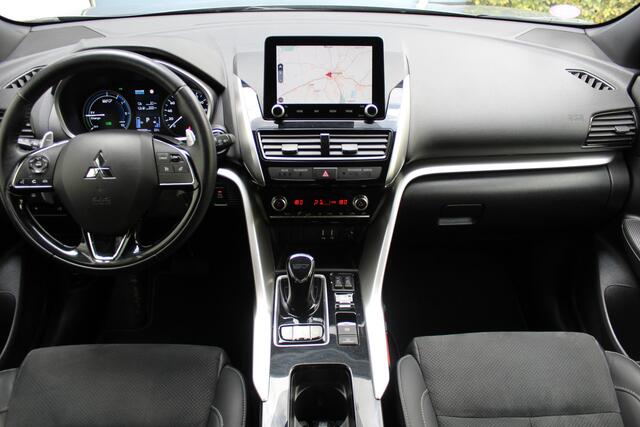 Mitsubishi ECLIPSE Cross 2.4 PHEV Intense+ | Incl. 12 maanden Garantie | Achteruitrijcamera | Parkeersensoren V+A | Trekhaak | Keyless entry/start | Cruise controle | Stoelverwarming | Elektrisch verstelbare stoel | Apple Carplay/Android Auto | Climate controle | Navigatie 