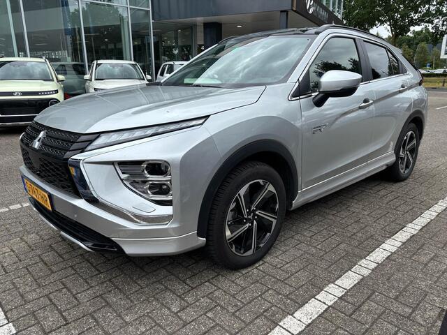 Mitsubishi ECLIPSE Cross 2.4 PHEV Instyle / Trekhaak 1500 kg / glazen panorama-dak / leer / Standkachel via app / 4WD /
