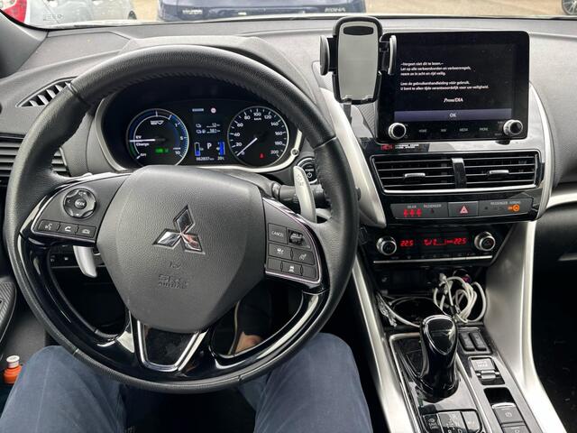 Mitsubishi ECLIPSE Cross 2.4 PHEV Instyle / Trekhaak 1500 kg / glazen panorama-dak / leer / Standkachel via app / 4WD /