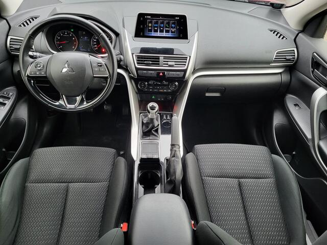 Mitsubishi ECLIPSE Cross 1.5 DI-T Intense S / Trekhaak (Trekgewicht 1.600 kg) / Achteruitrijcamera / Navigatie via Apple Carplay & Android Auto / Verwarmde Voorstoelen / Cruise- en Climate Control / Keyless Entry & Start /