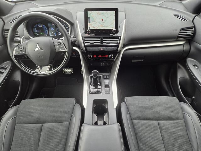 Mitsubishi ECLIPSE Cross 2.4 PHEV Plug-in Black Edition Automaat / Afneembare trekhaak / 1500kg Trekgewicht / Allseason banden / tot 8 jaar Garantie / Rondomzicht camera / Stuur-, Stoel en Achterbankverwarming / Adaptief CC /