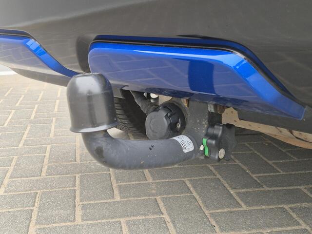 Mitsubishi ECLIPSE Cross 2.4 PHEV Plug-in Black Edition Automaat / Afneembare trekhaak / 1500kg Trekgewicht / Allseason banden / tot 8 jaar Garantie / Rondomzicht camera / Stuur-, Stoel en Achterbankverwarming / Adaptief CC /