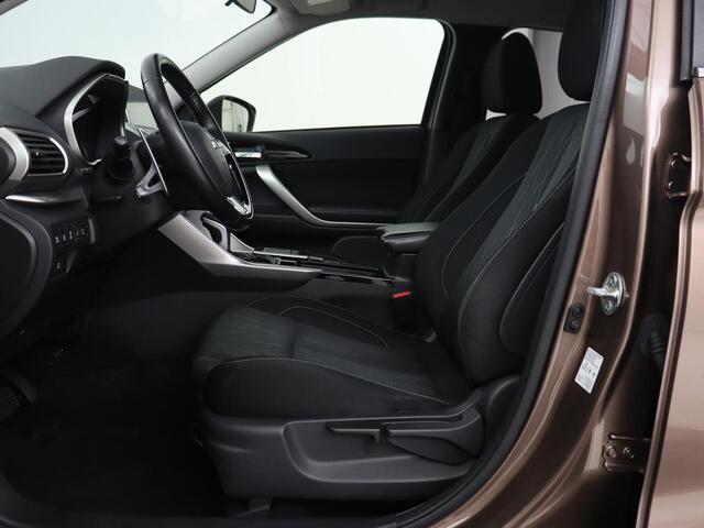 Mitsubishi ECLIPSE Cross 1.5 DI-T First Edition | Trekhaak | 360 Camera | Stoelverwarming | Head-Up | 18'' | Carplay | Keyless | Full LED | Dodehoek detectie | Climate control