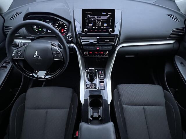 Mitsubishi ECLIPSE Cross 2.4 PHEV Intense / 8 Jaar Fabrieksgarantie** / Dealer onderhouden / 1.500 kg trekgewicht / ChadeMo snelladen / Navigatie via Apple Carplay Android / Stoelverwarming / 18" LM wielen /