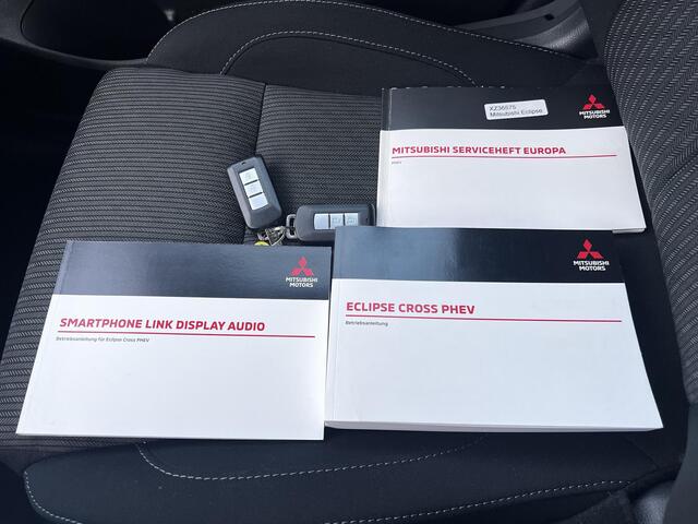 Mitsubishi ECLIPSE Cross 2.4 PHEV Intense / 8 Jaar Fabrieksgarantie** / Dealer onderhouden / 1.500 kg trekgewicht / ChadeMo snelladen / Navigatie via Apple Carplay Android / Stoelverwarming / 18" LM wielen /
