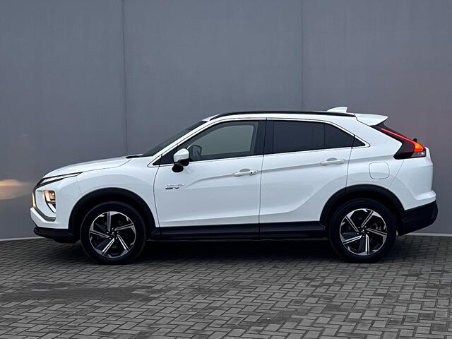 Mitsubishi ECLIPSE Cross 2.4 PHEV Intense / 8 Jaar Fabrieksgarantie** / Dealer onderhouden / 1.500 kg trekgewicht / ChadeMo snelladen / Navigatie via Apple Carplay Android / Stoelverwarming / 18" LM wielen /