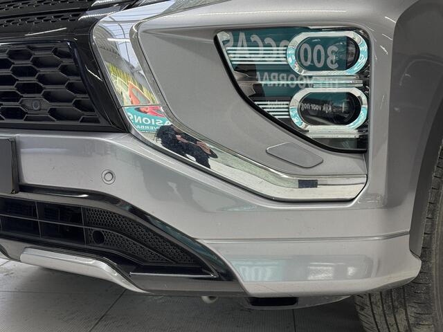 Mitsubishi ECLIPSE Cross 2.4 PHEV Instyle | Schuifdak | Head-up Display | Trekhaak | Leder | Stoelverwarming |