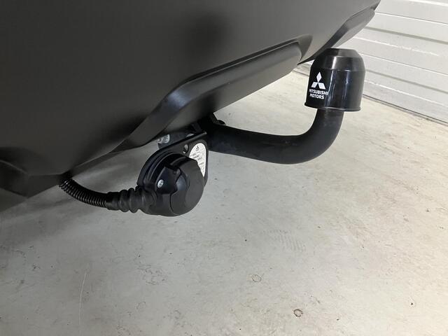 Mitsubishi ECLIPSE Cross 2.4 PHEV Intense / NL Auto / Dealer Onderhouden / Trekhaak 1500 KG / Fabrieksgarantie t/m 04-2030 / Apple CarPlay/Android Auto / Stoelverwarming / Camera / Climate Control / Cruise Control /